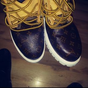 Customize boots Louis Vuitton